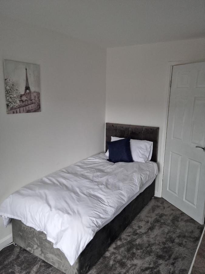 3 Bedroom House-Ellesmere Port Exterior foto