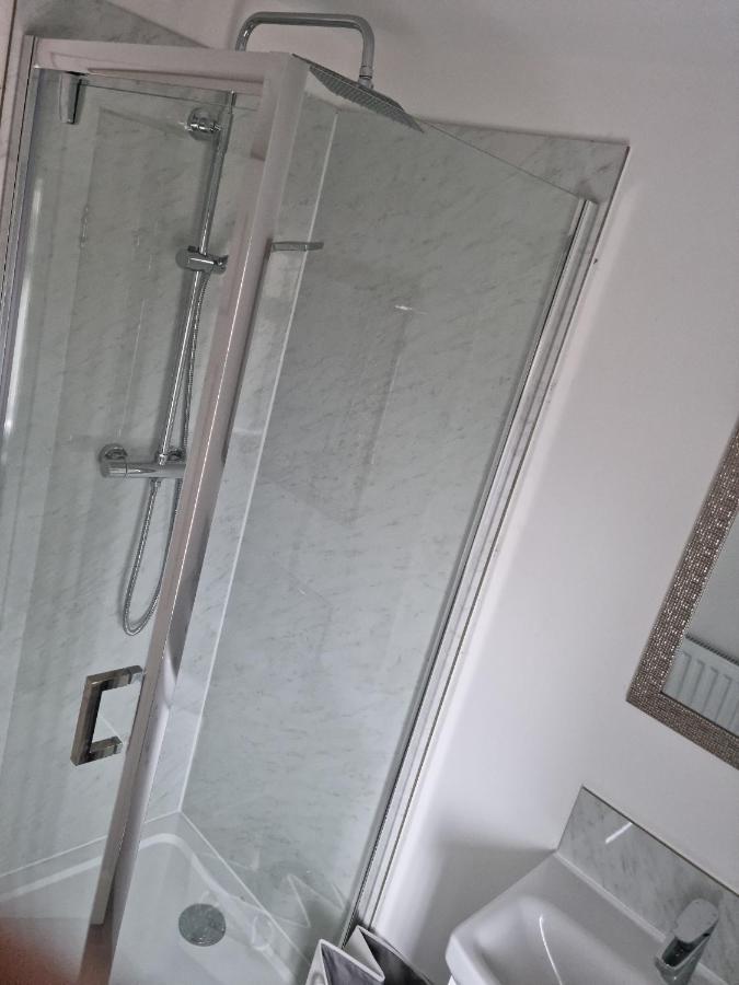 3 Bedroom House-Ellesmere Port Exterior foto