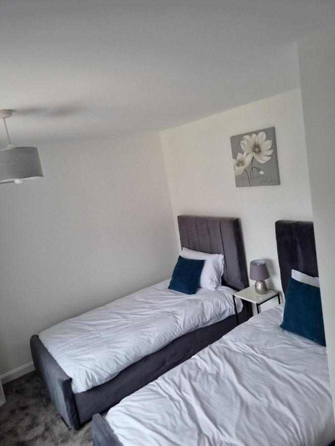 3 Bedroom House-Ellesmere Port Exterior foto
